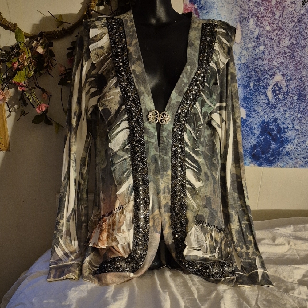 Silver Gray Puff Sleeve Graphic Blouse